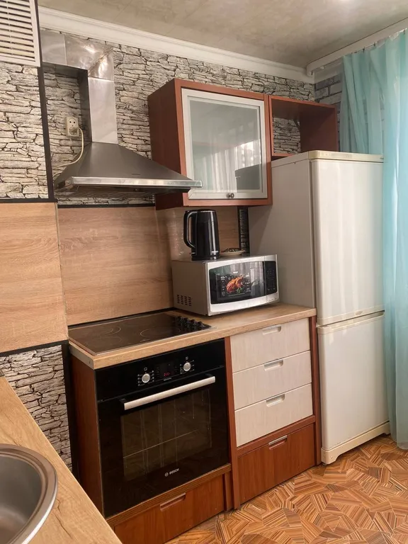 2-комнатная квартира недалеко от центра города и с баконом