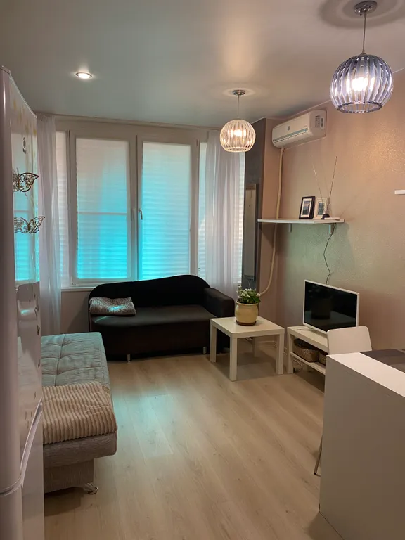 Уютная студия на Светлане