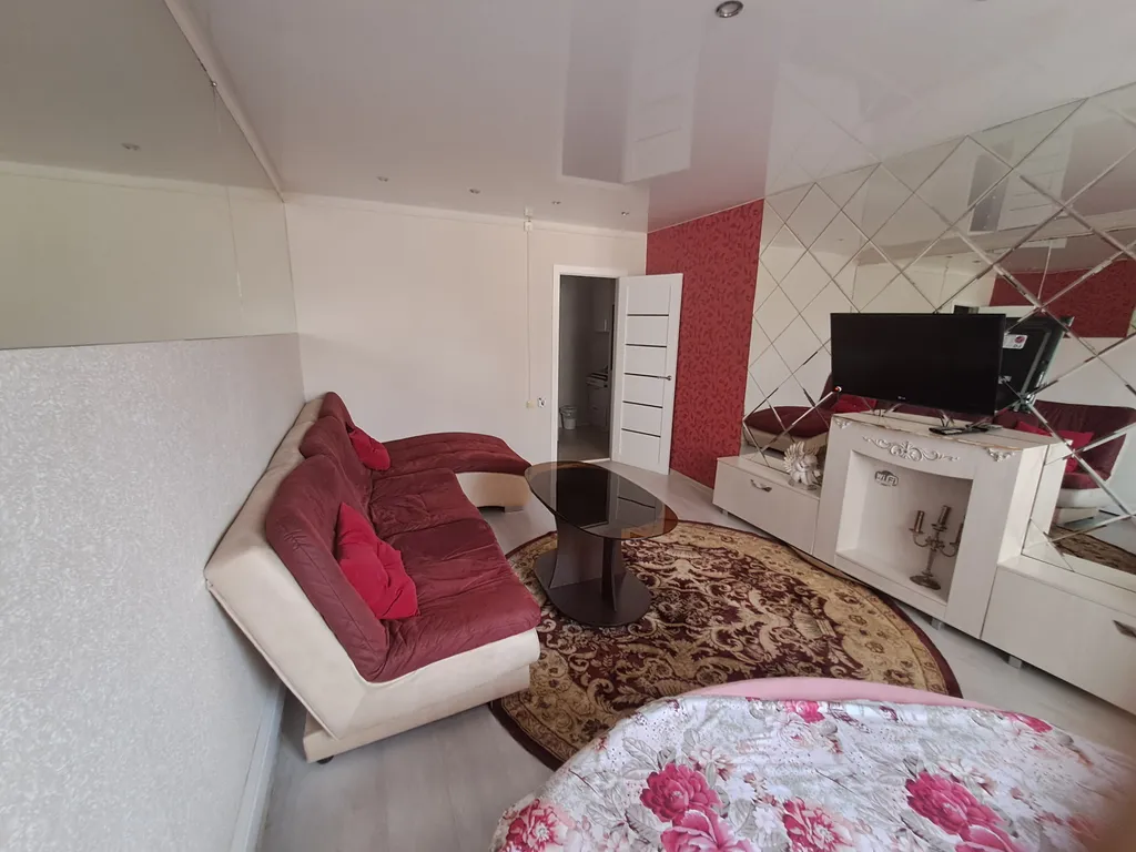 Квартира 1-комнатная квартира с кондиционером и джакузи с дизайнерским ремонтом — Барнаул