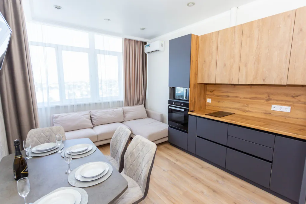 Уютная евротрешка с прекрасным видом на море и город