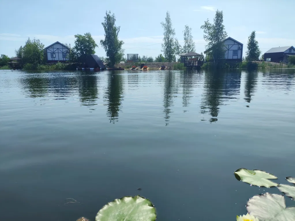 Дом отдыха на берегу озера