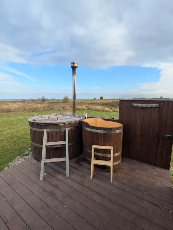 Дом с баней и горячей купелью на озере