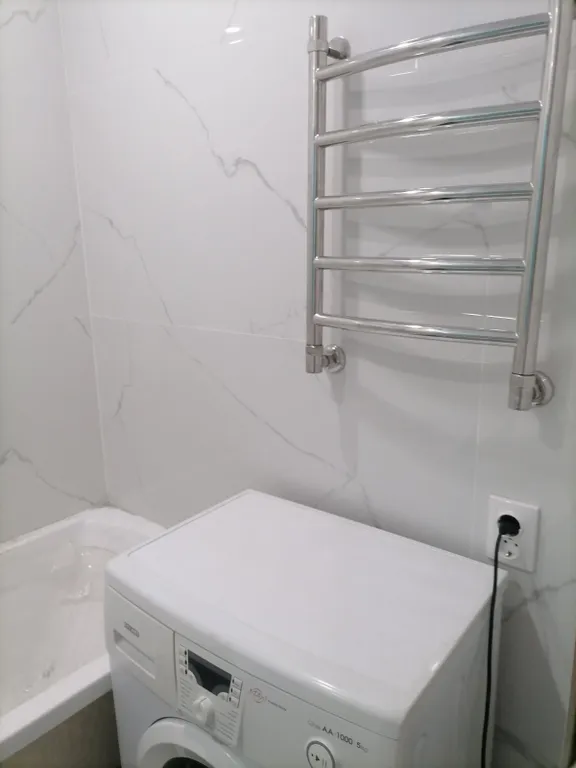 3-х комн. квартира возле Ледовой Арены и стоматологии (р-н Раница)