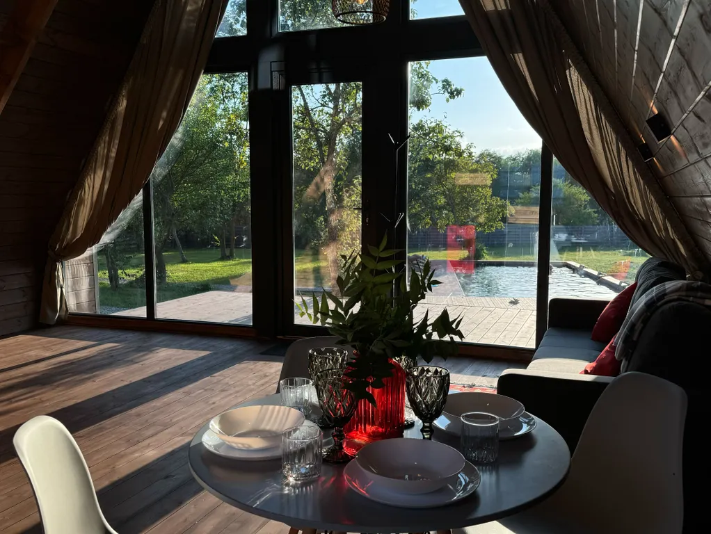 Апарт-отель Елань, глемпинг со стильными A-фреймами и бассейном