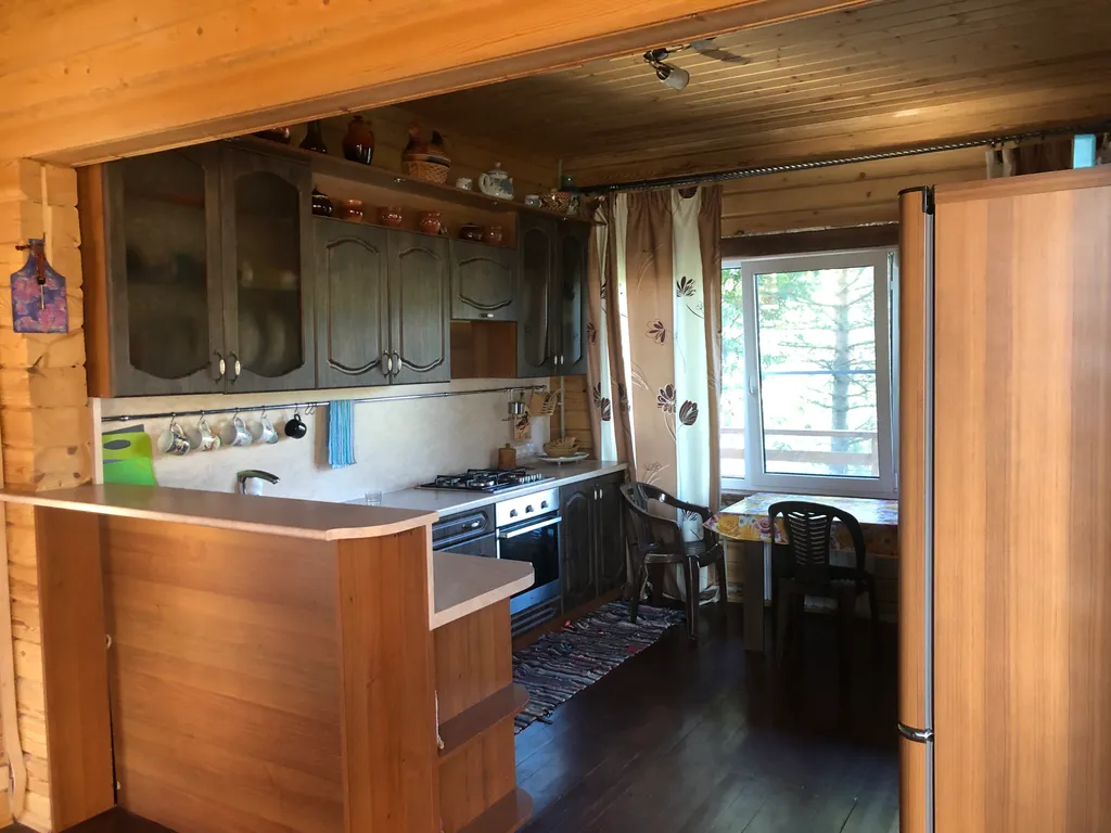 Большой уютный деревянный коттедж на самом берегу Ладожских шхер