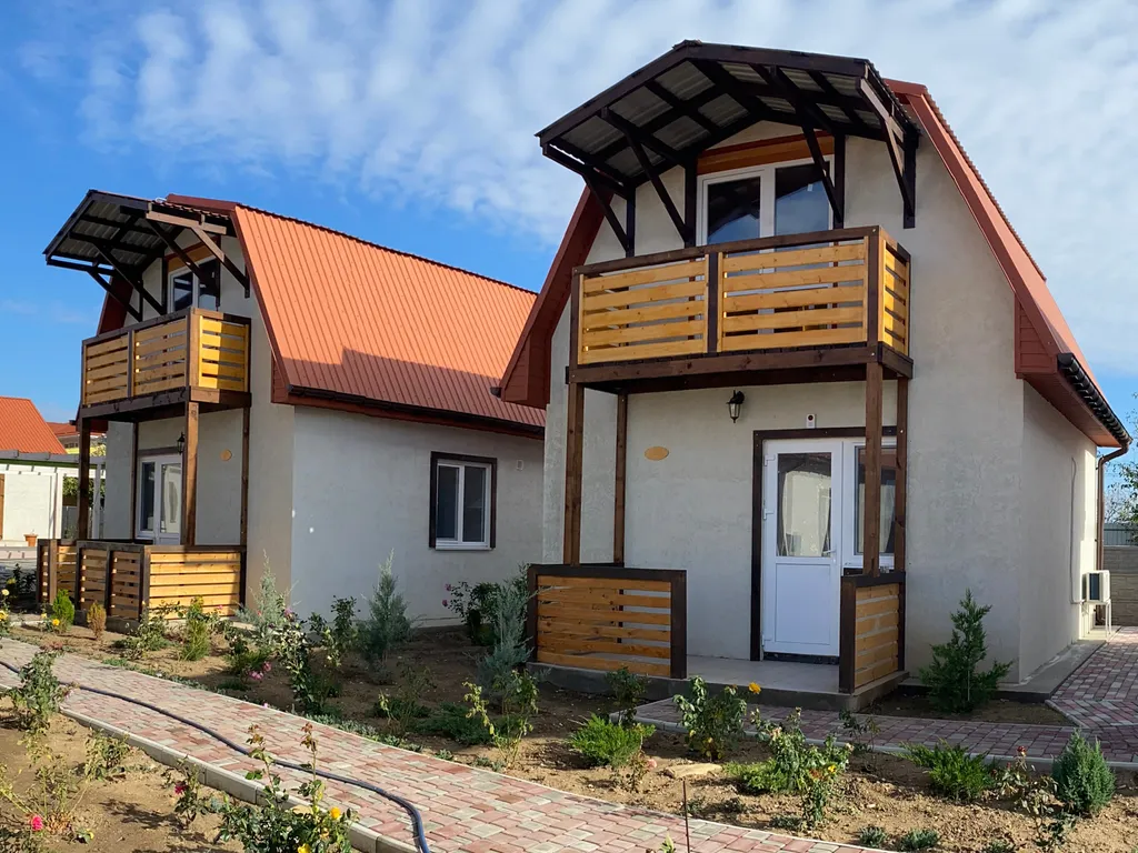 Двухэтажная дача с мансардой