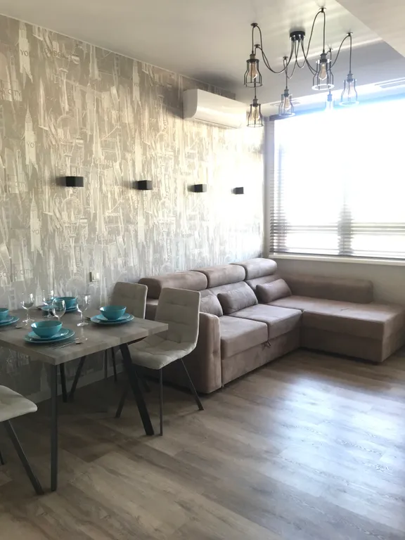 Уютная квартира в центре города с видом на море