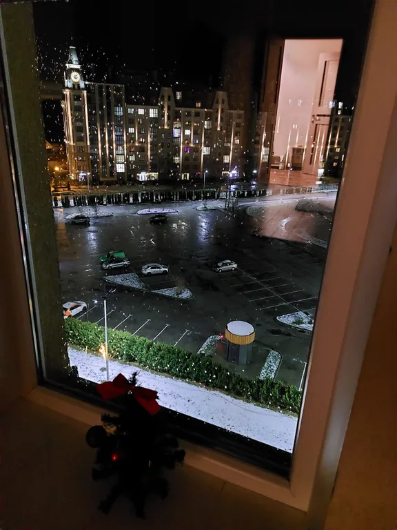 Уютная квартира с панорамными окнами в пол и красивым видом на парк