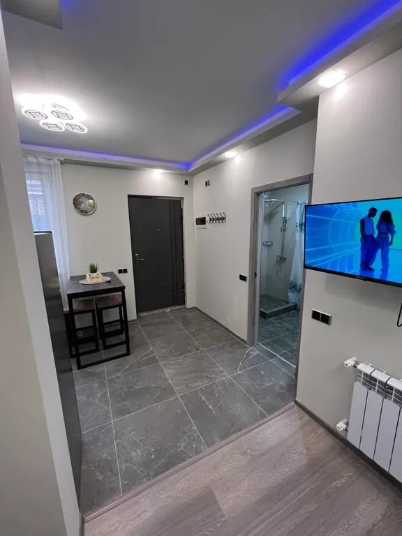 Sweet Yellow Apartment Self Check In