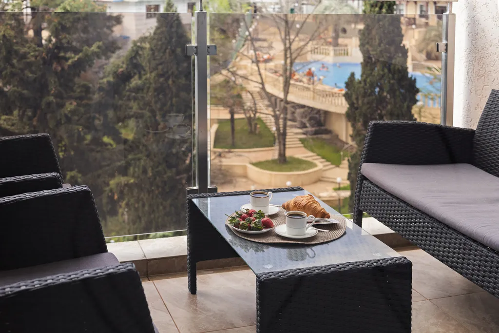 Двухкомнатные апартаменты с балконом рядом с морем