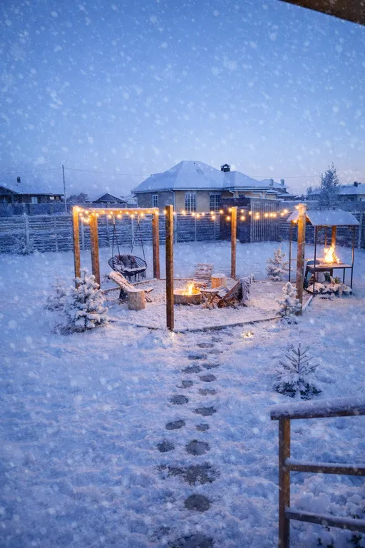 Уютный домик у лесного озера