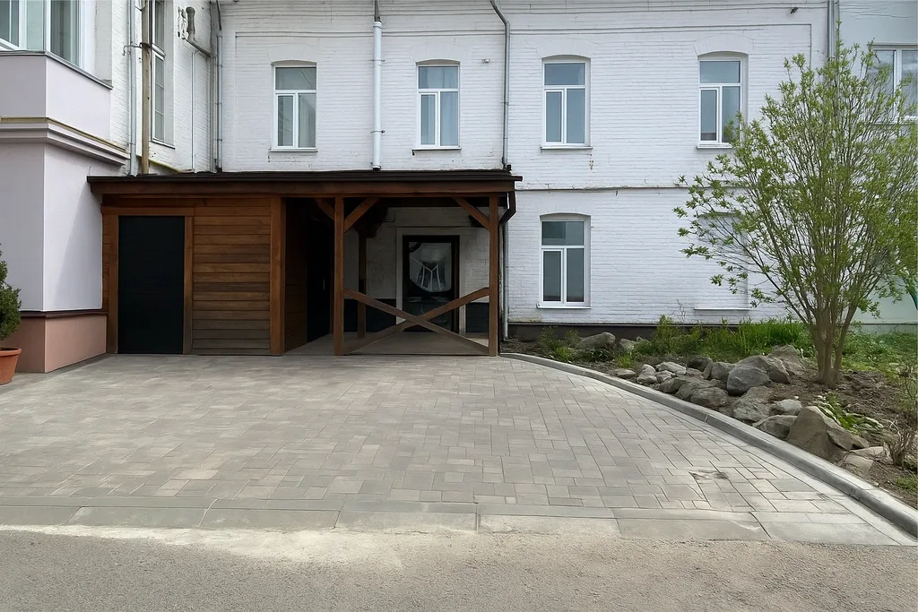 Дом у Кремля в сердце Рубленого города, квартира с паркингом во дворе