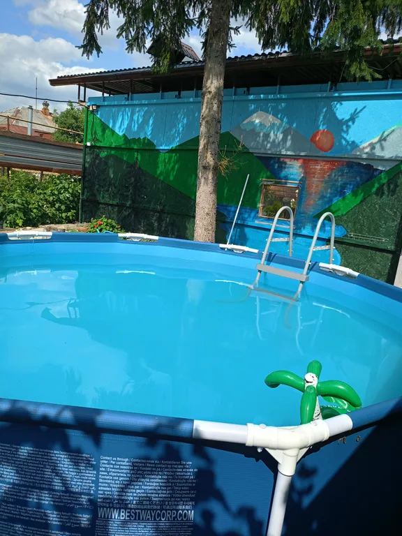 Уютный дом с беседкой и камином