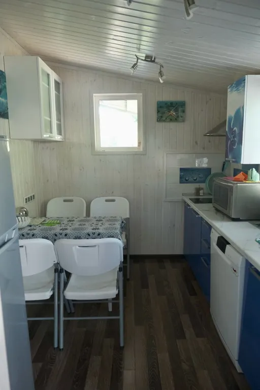 Половина дома с отдельным входом, с садом на берегу Чёрного моря