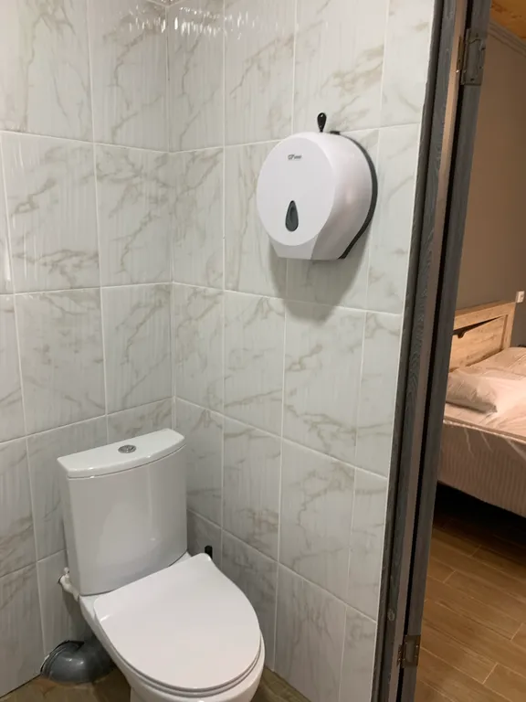 Дом на берегу реки с бассейном и видом