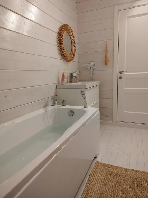 Коттедж Дом для отдыха Mеdley с домашним кинотеатром, террасой и джакузи — Гончарное