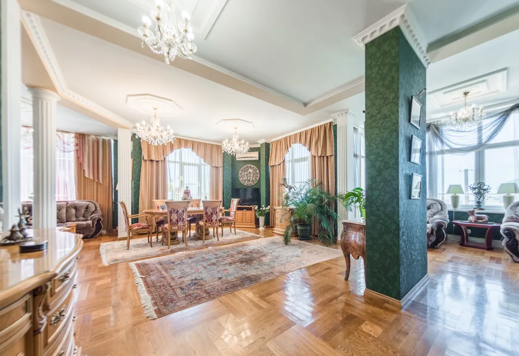 Пентхаус с бассейном и видом на море