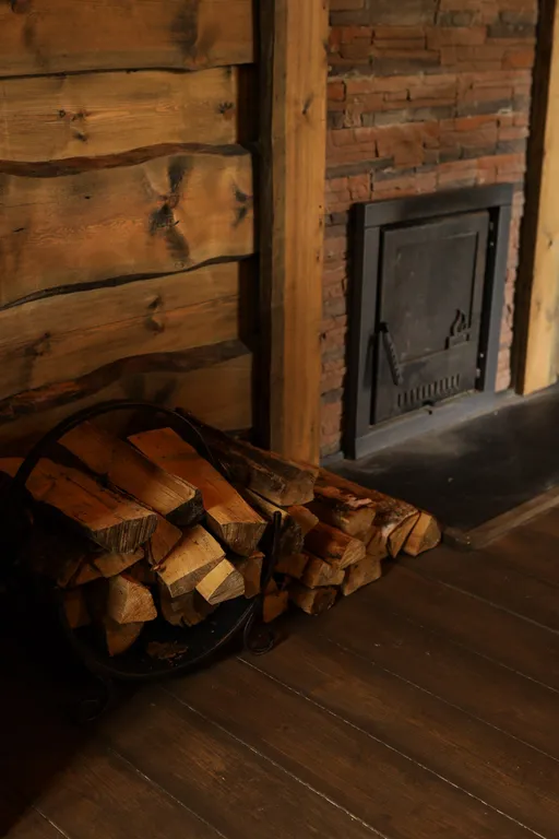 Бревенчатый дом-баня в стиле охотничьего домика