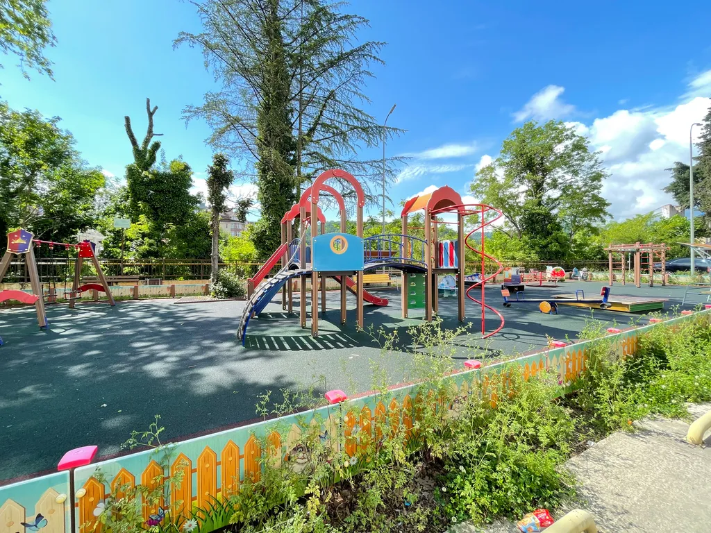 Просторная трехкомнатная квартира у моря