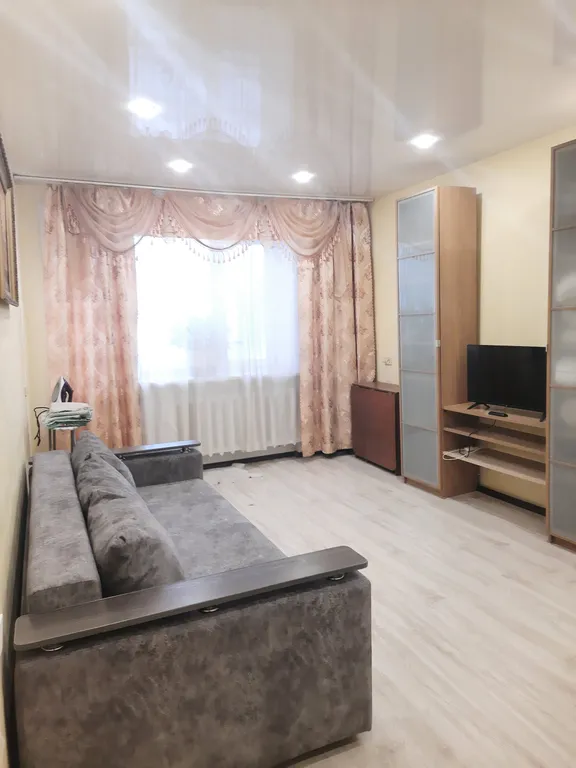 Светлая однокомнатная квартира в центре — аренда посуточно в Ленск