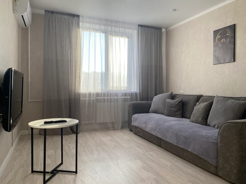 Современная квартира район Панорамы и Мираса — аренда посуточно в Альметьевск