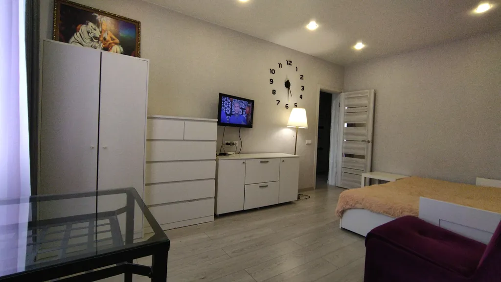 Уютная,светлая квартира в шикарном  доме. Отличная инфраструктура.