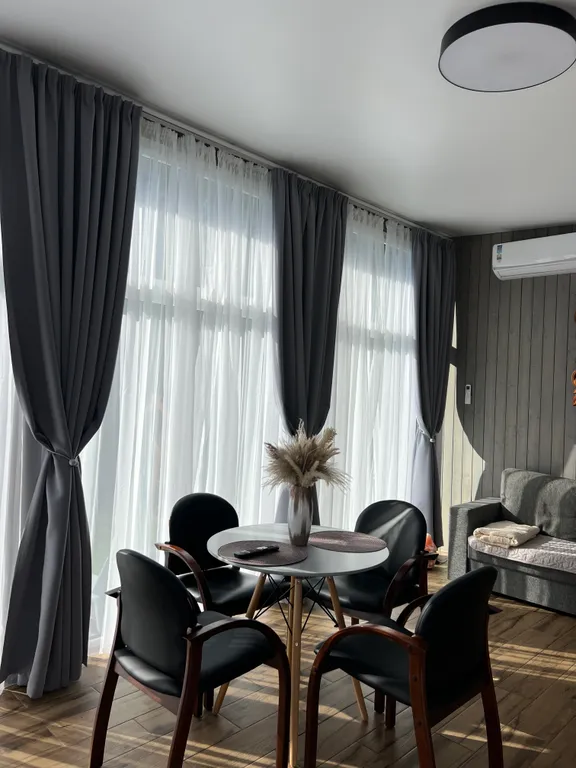 Новый современный дом с просторной кухней-гостиной