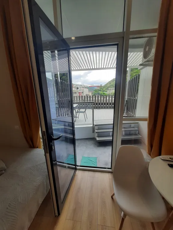 Уютная студия с террасой в новом комплексе с видом на горы