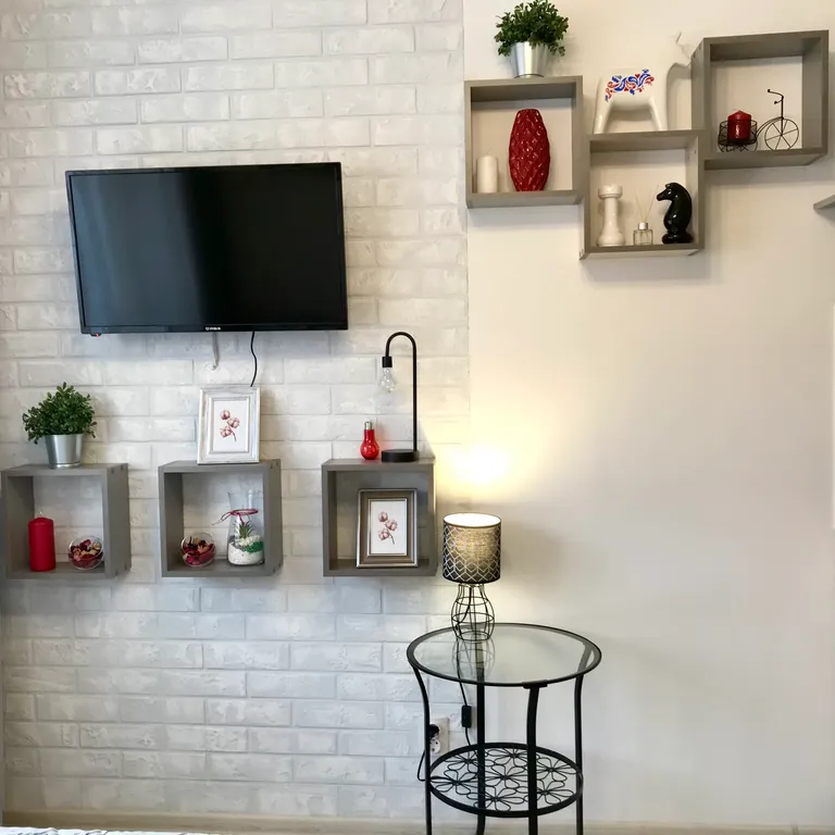 Уютная студия с видом на атмосферную телевышку