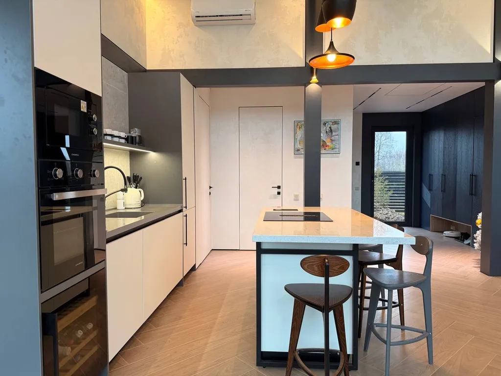 Премиальный дом с видом на лес и пруд в поселке года Ели estate