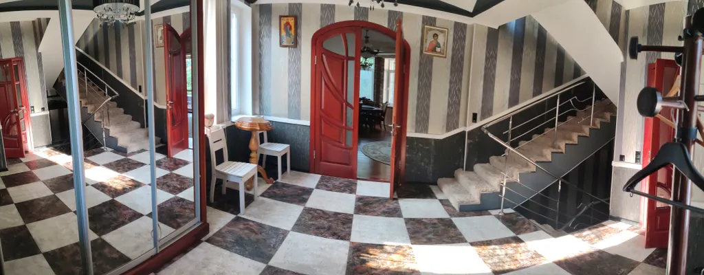 Уютный дом с бильярдом, видомом на горы и лес