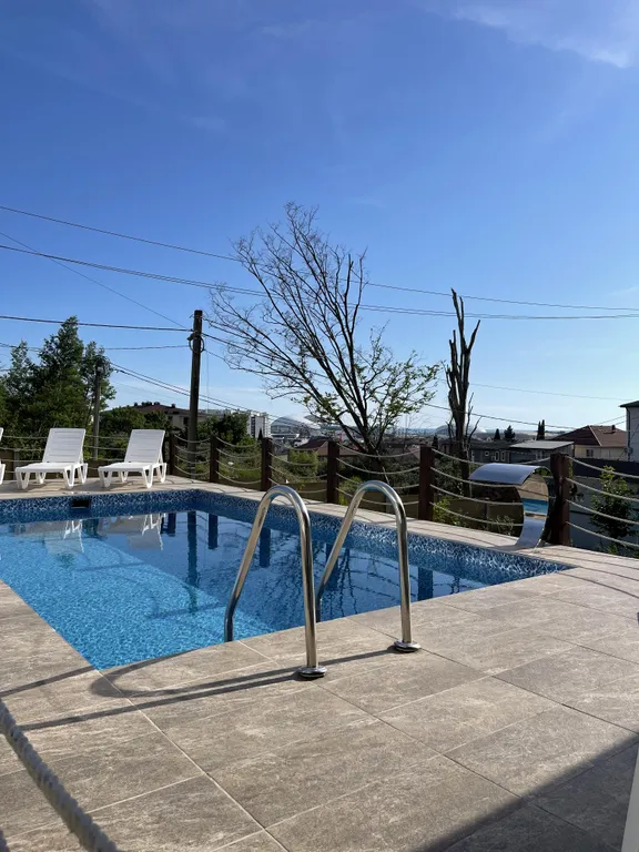 Дом с подогреваемым бассейном и 5 спальнями