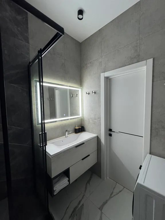 Новая студия с видом на море и дизайнерским ремонтом