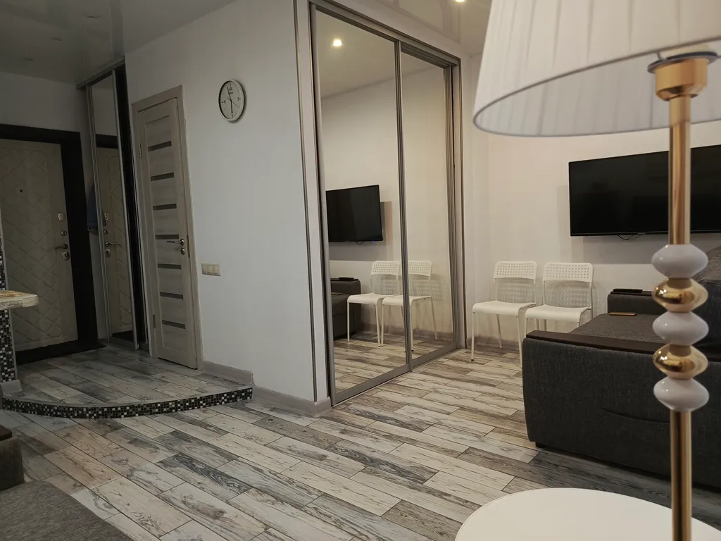 Студия с панорамным окном в Сириусе