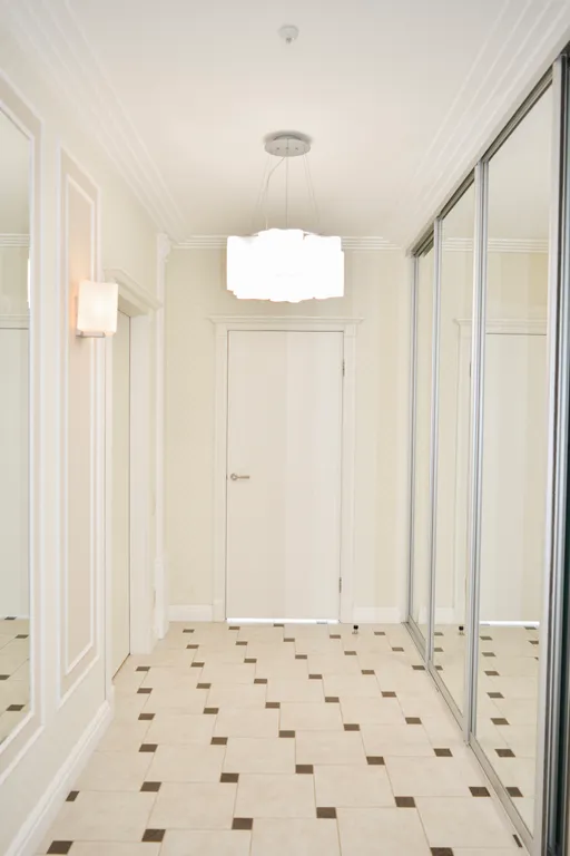 Апартаменты с панорамными окнами на залив