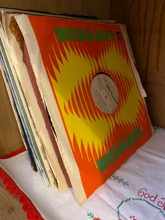 Двухкомнатная квартира Восьмидесятые в самом центре с видом на Волгу