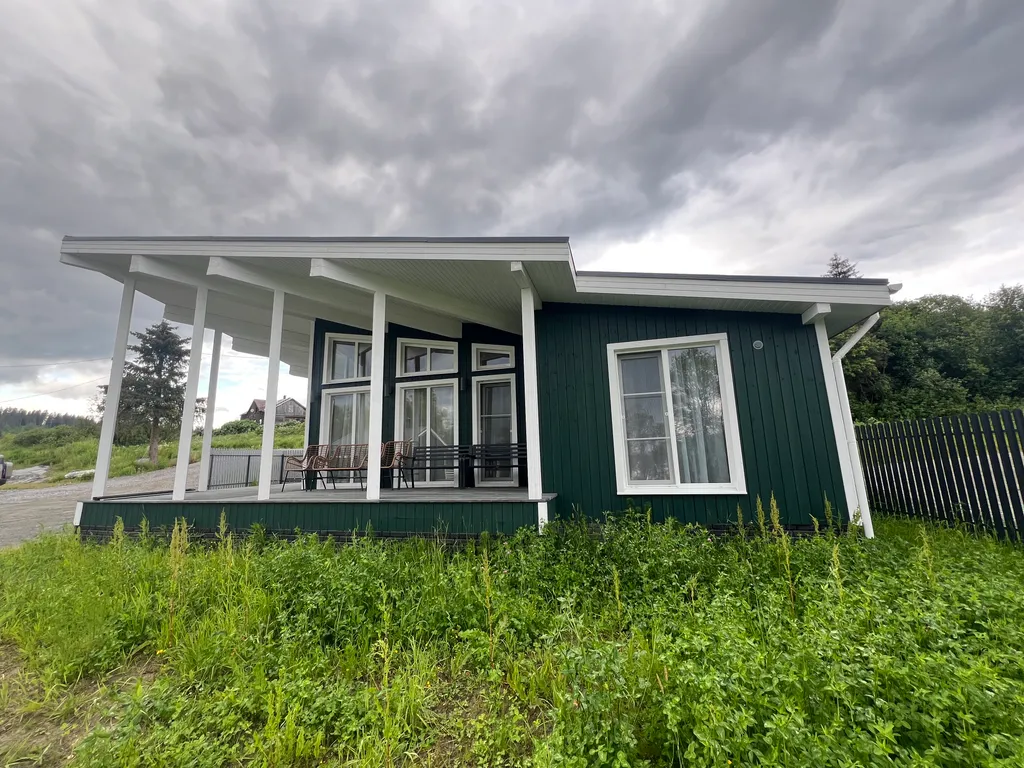 Просторный дом Елка с панорамными окнами в тихом месте