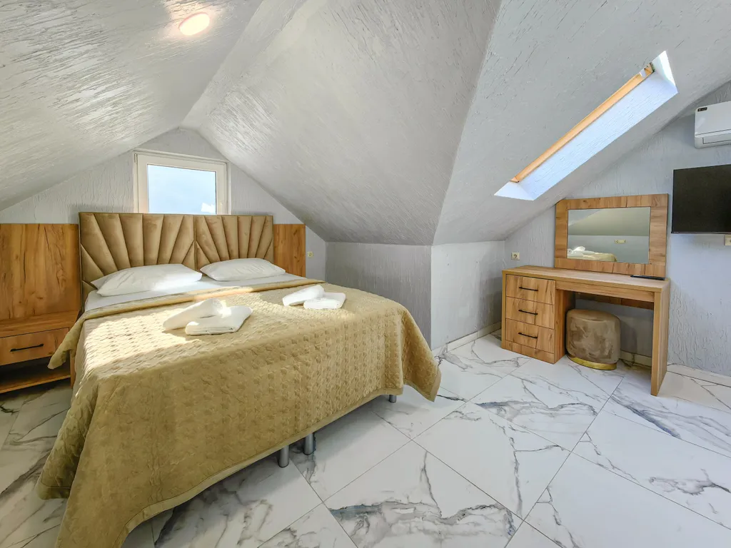 Квартира Мансардная студия с частичным видом на горы — аренда посуточно в Красная Поляна