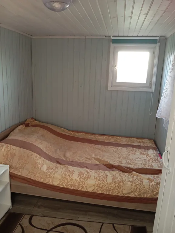 Домик с видом на затопленную колокольню