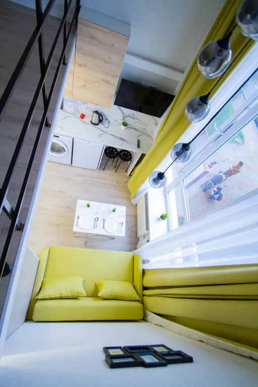 Двухъярусная студия с дизайнерским ремонтом