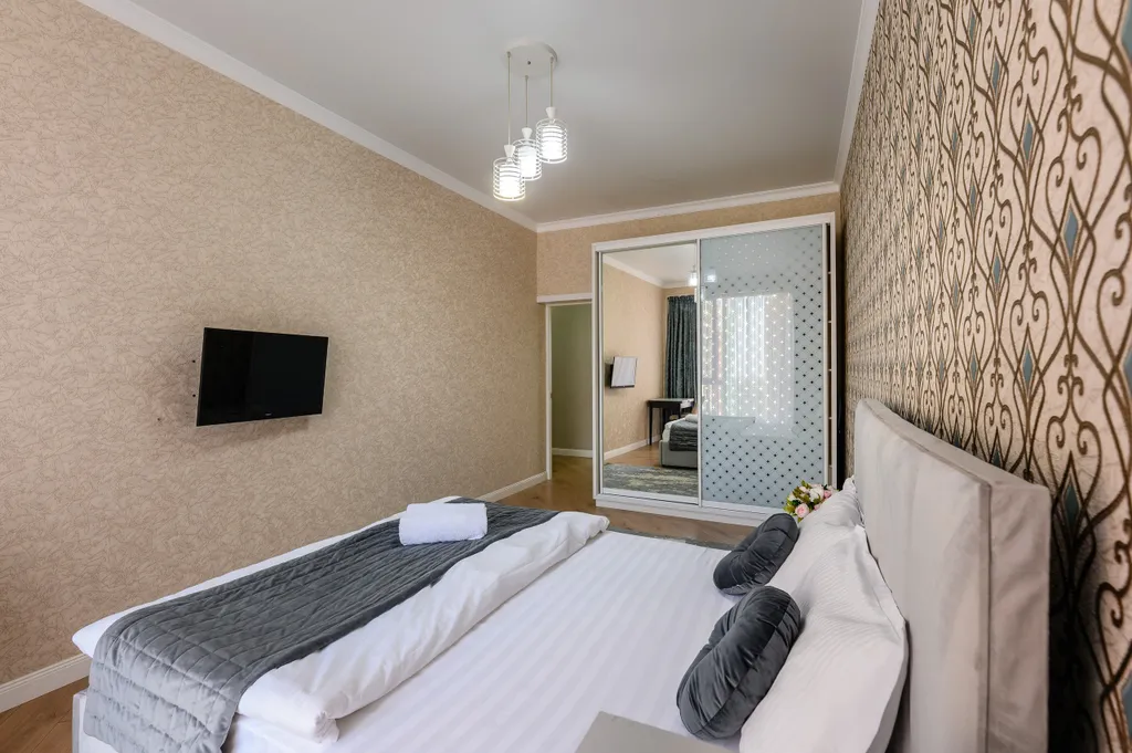 Трехкомнатная квартира с видом на горы в центре города