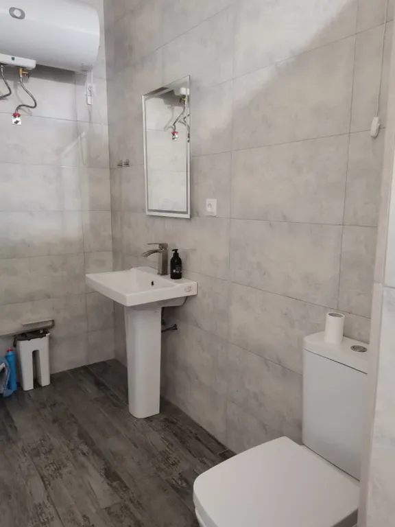 Дом под ключ с зелёной лужайкой и плодовыми насаждениями