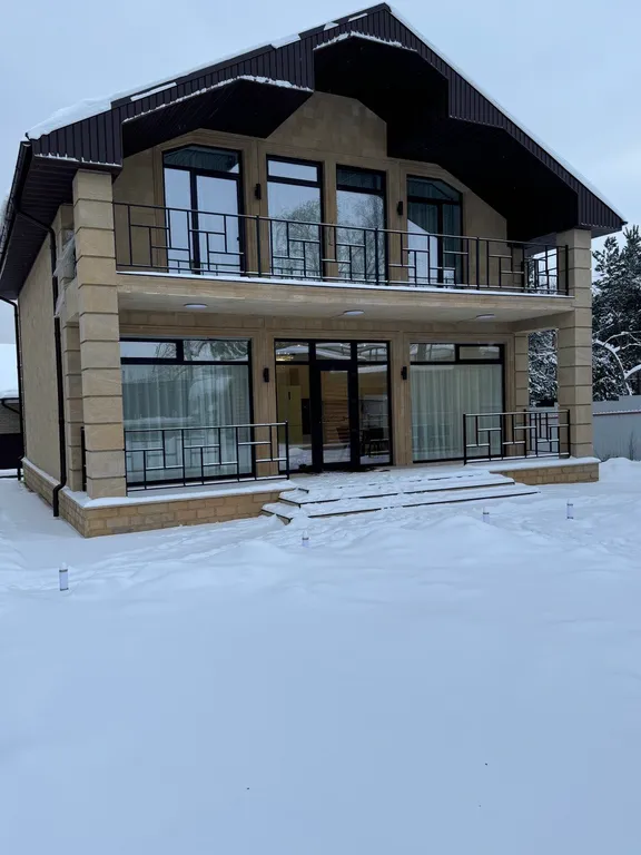 Двухэтажный дом с баней на дровах и мангальной зоной