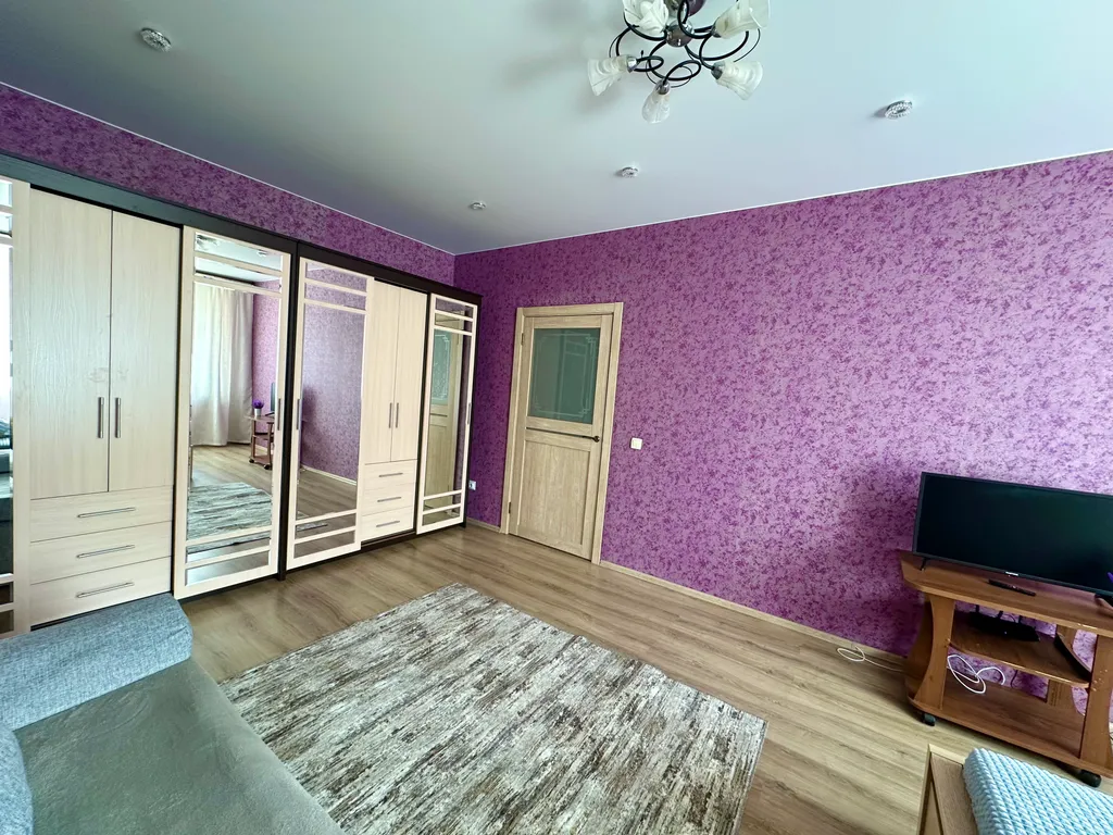 Большая однушка около Глобуса