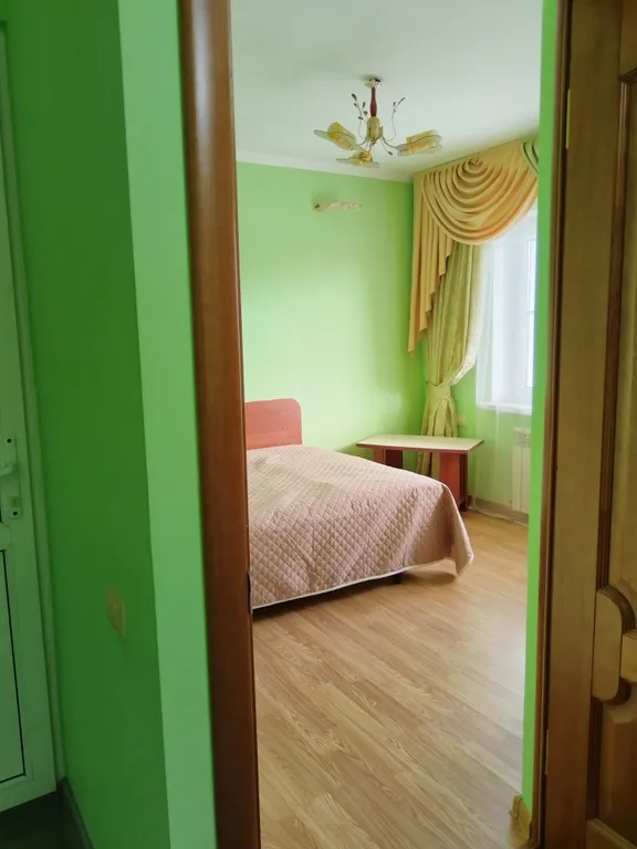 5ти местный двухкомнатный номер с балконом в гостевом доме с бассейном