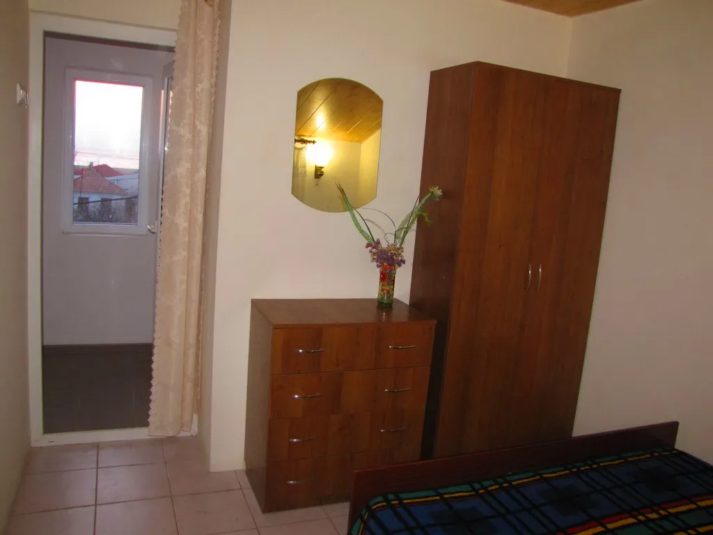 Квартира Квартира 3-х комнатный номер стандарт до 6-ти человек — Любимовка