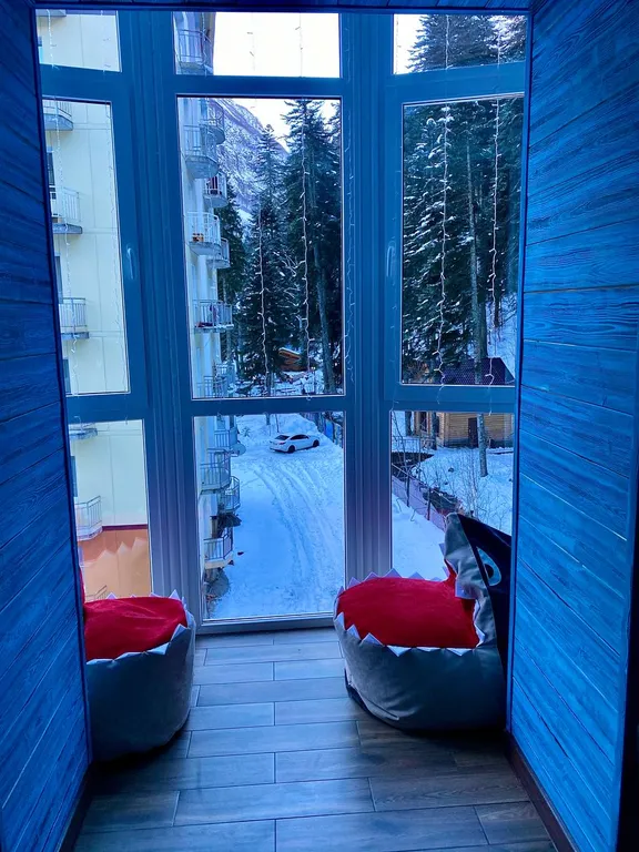 Современная 3ех комнатная квартира Dombay_flats "Диско"