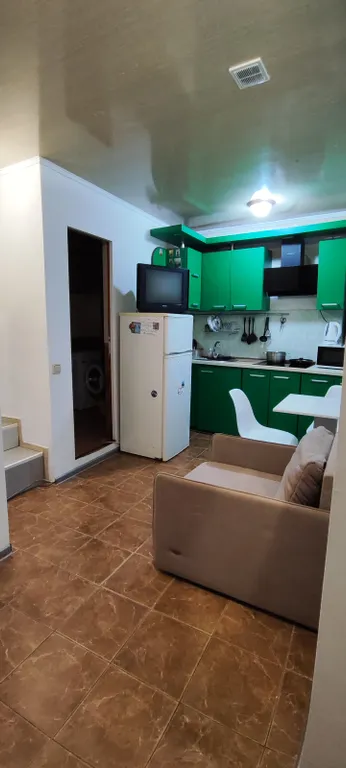 Двухэтажный дом с двориком и мангалом