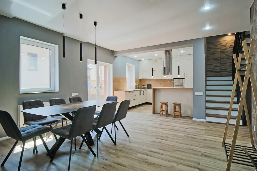 Двухэтaжный кoттeдж площадью 200