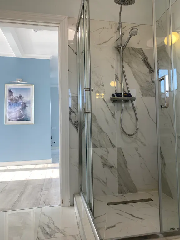 Дом с бассейном у моря